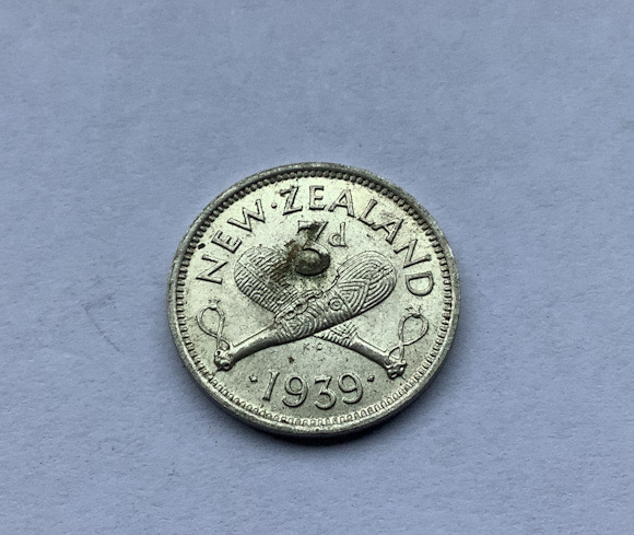 High grade 1939 New Zealand threepence coin .500 silver